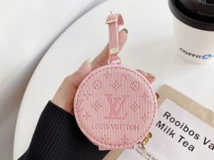 Replica Designer Louis Vuitton Fashion Solid Color Letter Embossed Bluetooth Headphone Storage Bag